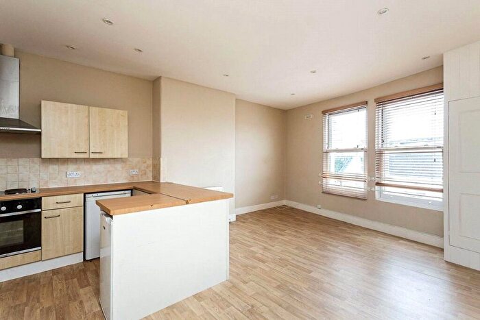 3 Bedroom Flat To Rent In Albert Road, Southsea, Hampshire, PO5
