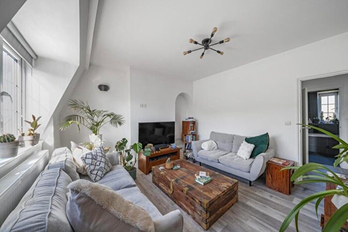 2 Bedroom Flat To Rent In Scarlet Road, Catford, London, SE6