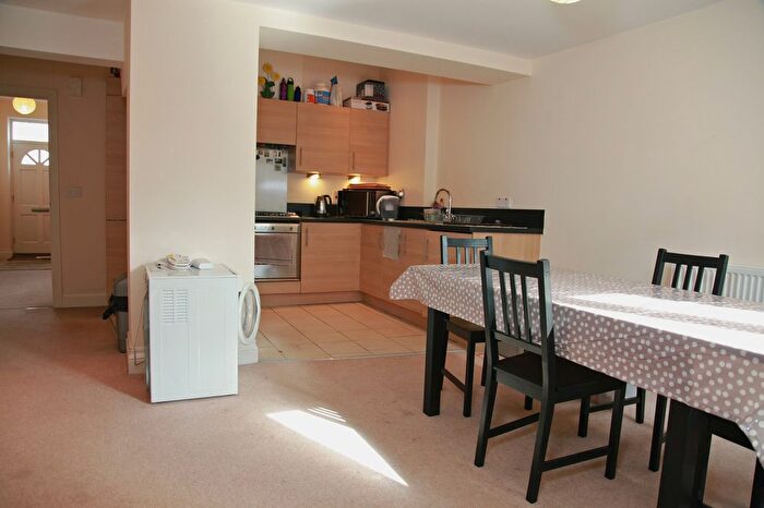 3 Bedroom Flat To Rent In Kingston Road, London, SW20