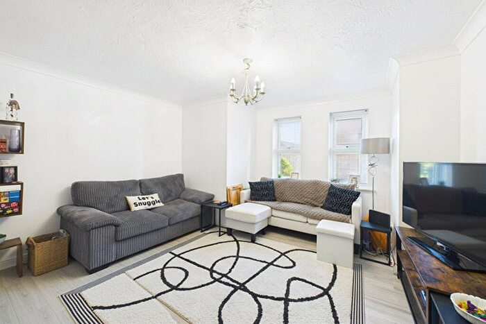 1 Bedroom Maisonette To Rent In Kashmir Court, Guildford Road West, Farnborough, Hampshire, GU14