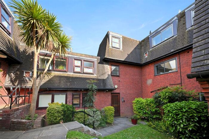 1 Bedroom Flat To Rent In Daintry Lodge, Watford Road, Northwood, Middlesex, HA6