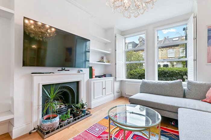 3 Bedroom Flat To Rent In Chesson Road, W14