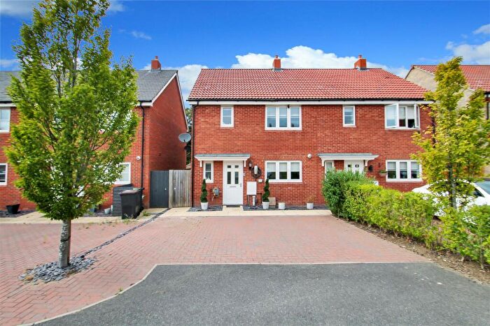 3 Bedroom Semi-Detached House For Sale In Buttercup Close, Raunds, NN9