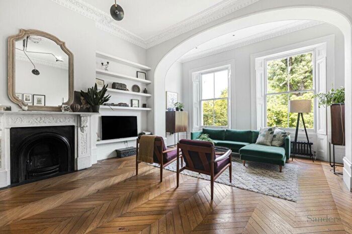 2 Bedroom Flat To Rent In Highbury New Park, Islington, London, N5