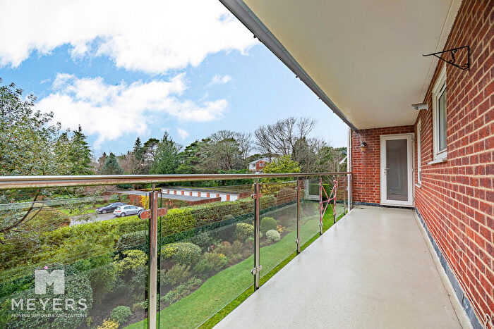 2 Bedroom Apartment For Sale In The Avenue, BH13