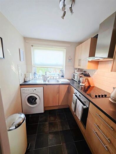1 Bedroom Flat To Rent In Hepple Close, Isleworth, TW7