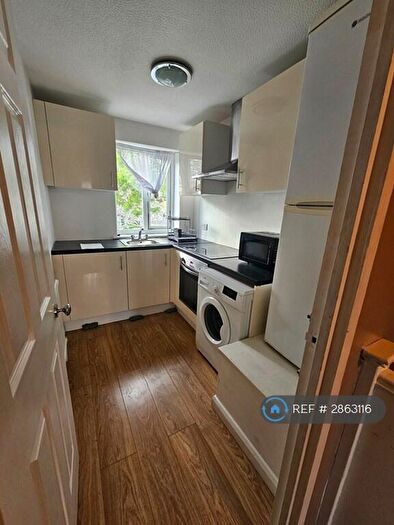1 Bedroom Flat To Rent In Pier Way, London, SE28