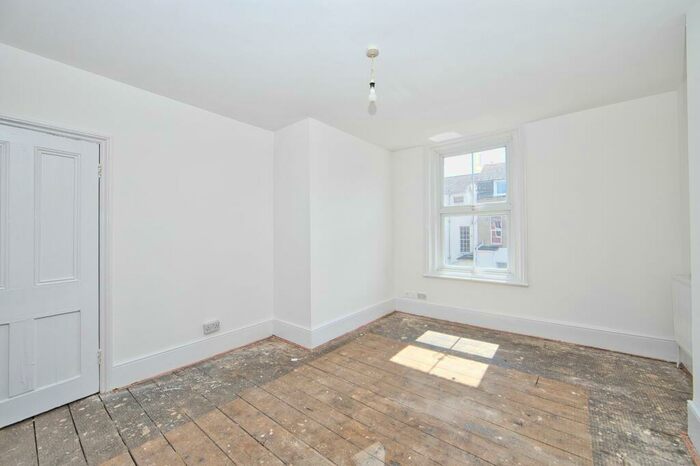 2 Bedroom Flat For Sale In First Floor Flat, Connaught Road, Folkestone Kent, CT20