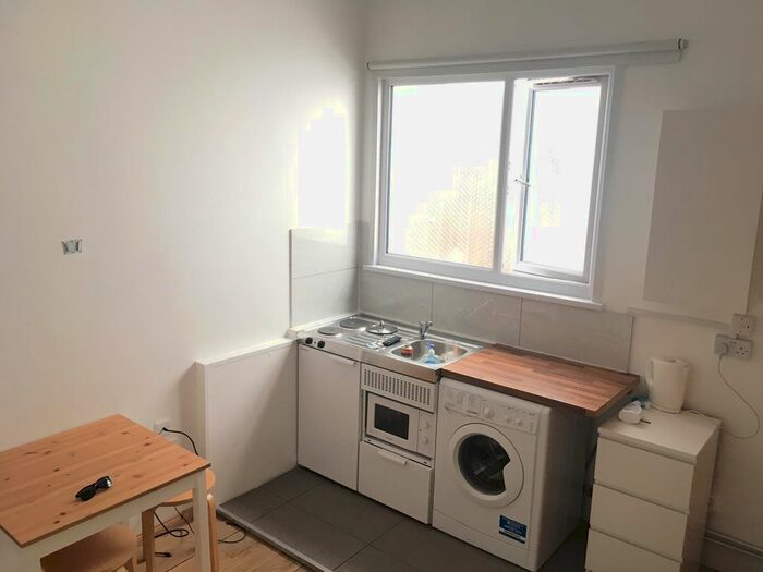 Studio To Rent In Hoxton Street, London, N1