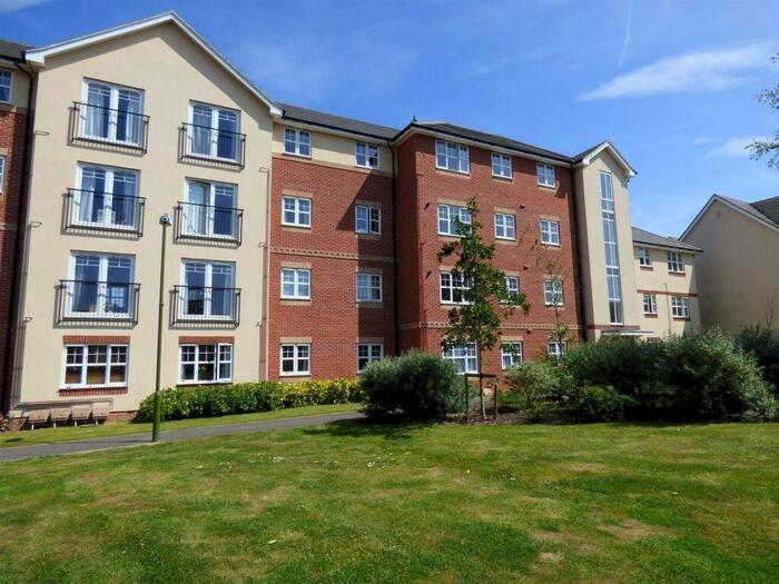 2 Bedroom Apartment To Rent In Butts Mead, Wick, Littlehampton, BN17
