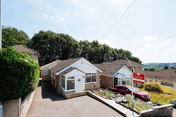 3 Bedroom Bungalow For Sale In Woodhall Drive, Kirkstall, Leeds, West Yorkshire, LS5