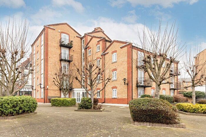 2 Bedroom Flat To Rent In Rotherhithe Street, Rotherhithe, SE16