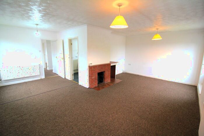 2 Bedroom Flat To Rent In Lingwood Gardens, Norwich, NR13