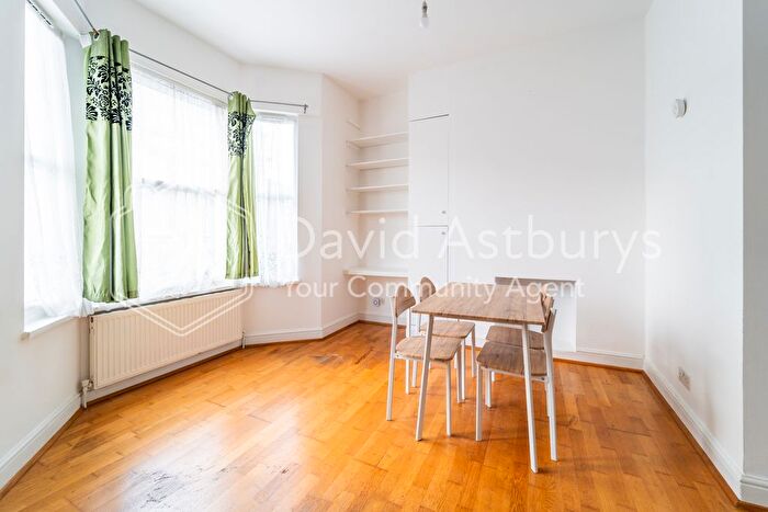 2 Bedroom Flat To Rent In Mayes Road, Wood Green, London, N22