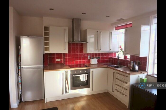 1 Bedroom Flat To Rent In Camden Road, London, NW1