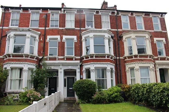 2 Bedroom Flat To Rent In Clapham Road, Clapham, SW9