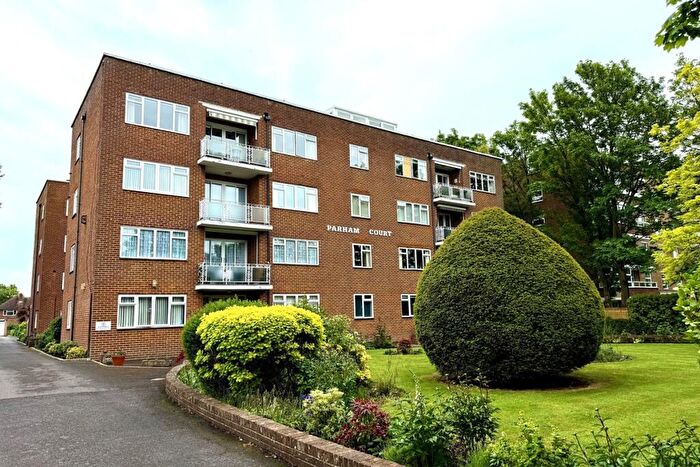 2 Bedroom Flat For Sale In Grand Avenue, West Worthing, West Sussex, BN11