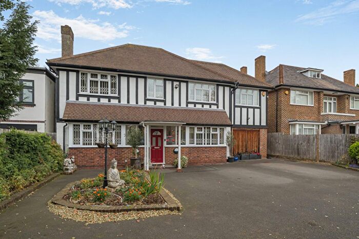 6 Bedroom Detached House For Sale In North Park, London, SE9