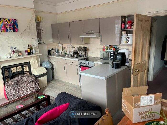 3 Bedroom Flat To Rent In Brixton Hill, London, SW2