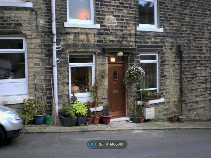 2 Bedroom Terraced House To Rent In Victoria Terrace, Sowerby Bridge, HX6