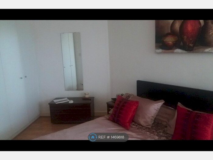 2 Bedroom Flat To Rent In Kielder Square, Salford, M5