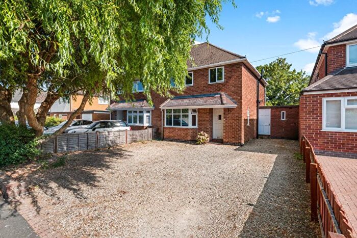 3 Bedroom Semi-Detached House For Sale In Burns Road, Royal Leamington Spa, CV32