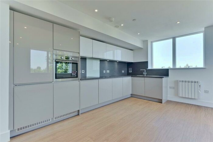 2 Bedroom Apartment To Rent In Pemberton Road, East Molesey, Surrey, KT8