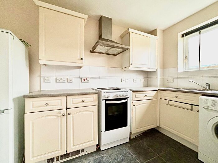 1 Bedroom Flat To Rent In Albatross Close, London, E6