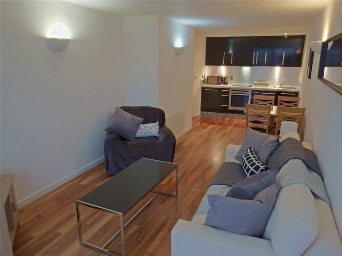 2 Bedroom Flat To Rent In Whitehall Waterfront, Riverside Way, Leeds, LS1