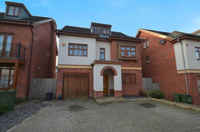 6 Bedroom Detached House To Rent In Blagrove Crescent, Ruislip, HA4