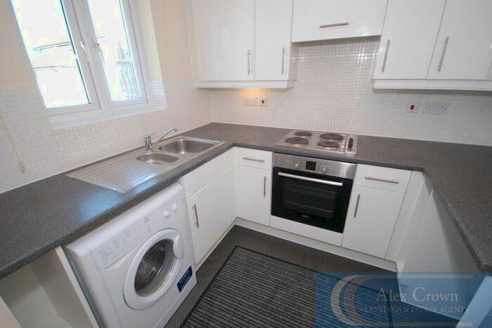 2 Bedroom Flat To Rent In Akers Court, High Street, Waltham Cross EN8