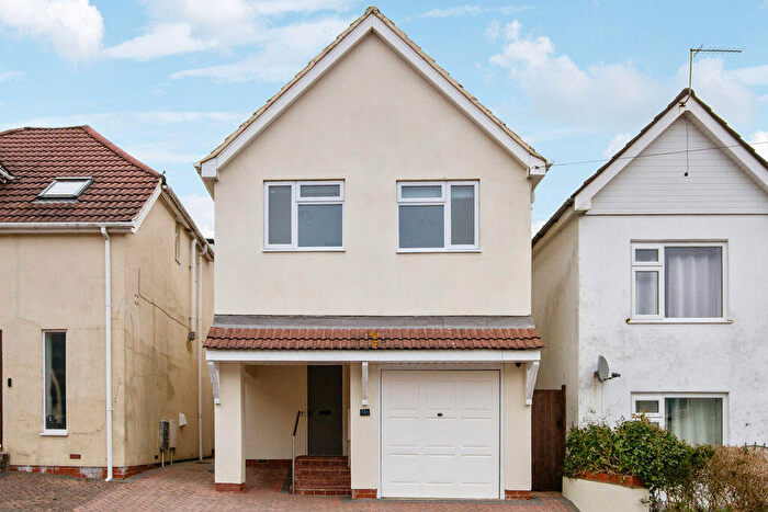 4 Bedroom Detached House For Sale In Phyldon Road, Poole, BH12