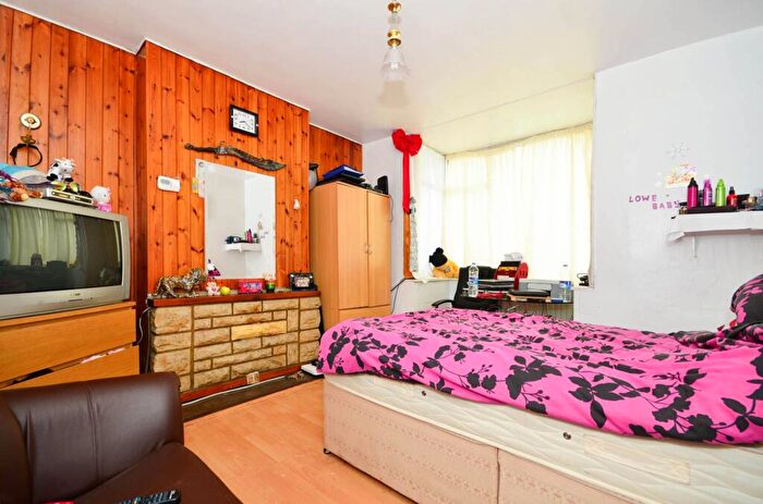 3 Bedroom Terraced House For Sale In Heyworth Road, Stratford, London, E15