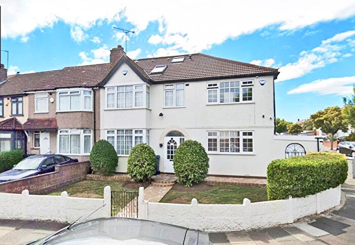 5 Bedroom End Of Terrace House For Sale In Purcell Road, Greenford, UB6