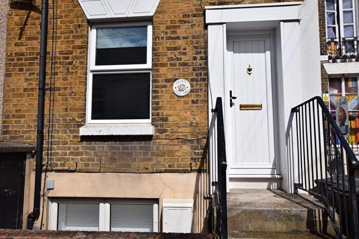 1 Bedroom Flat To Rent In Bower Place, Maidstone, ME16