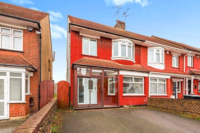3 Bedroom End Of Terrace House For Sale In Milroy Avenue, Northfleet, Gravesend, Kent, DA11