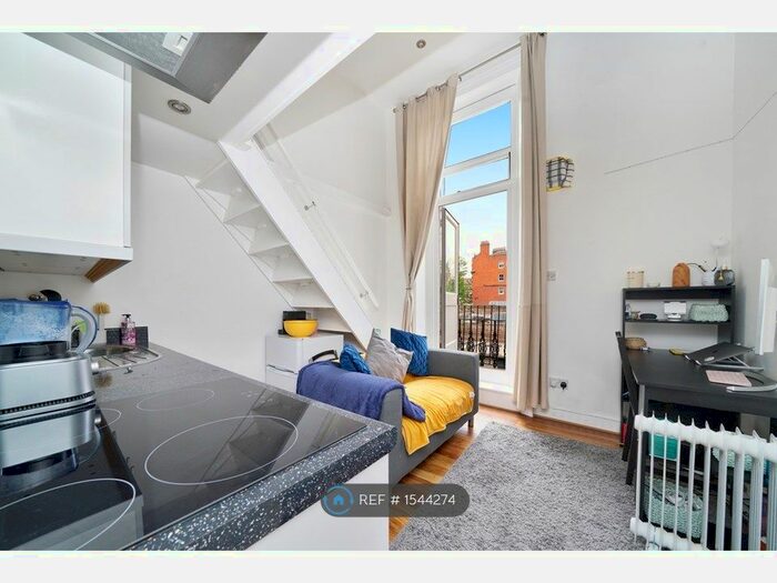 Studio To Rent In Earls Court, London, SW5