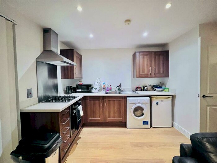 2 Bedroom Apartment To Rent In Park View Court, West Bridgford, Nottingham, NG2