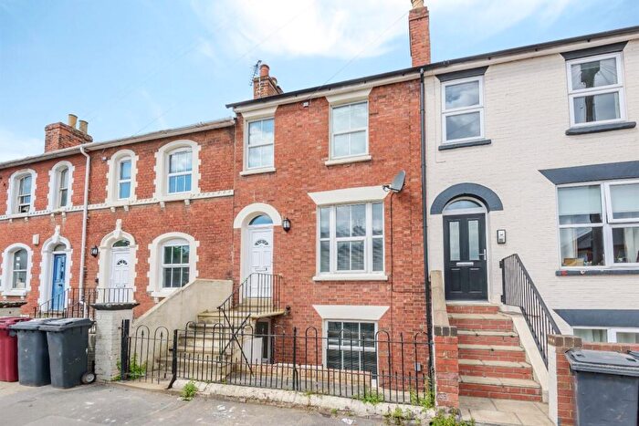 3 Bedroom Terraced House To Rent In Bedford Road, Reading, RG1