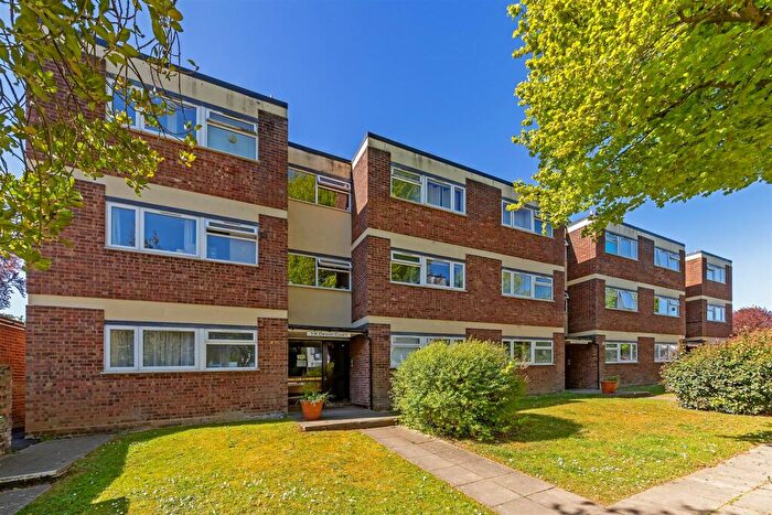 1 Bedroom Flat For Sale In Old London Road, St. Albans, AL1