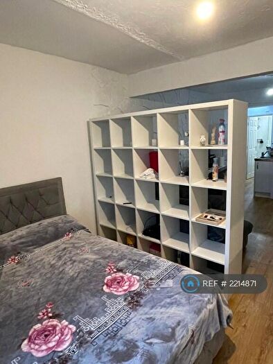 Studio To Rent In Plaistow, London, E13