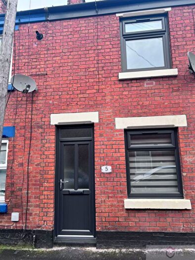 2 Bedroom Town House To Rent In Grosvenor Street, Leek, Staffordshire, ST13