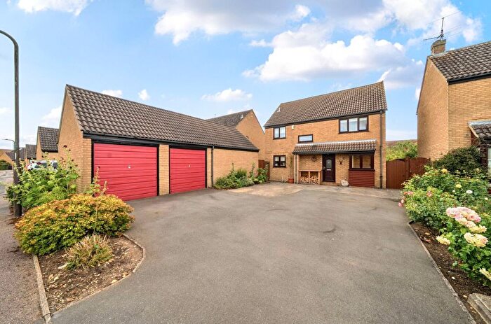 4 Bedroom Detached House For Sale In Brittons Close, Bedford, MK44