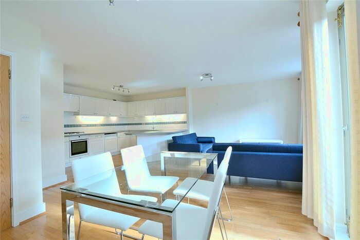 2 Bedroom Flat To Rent In Kensington Garden Square, London W2
