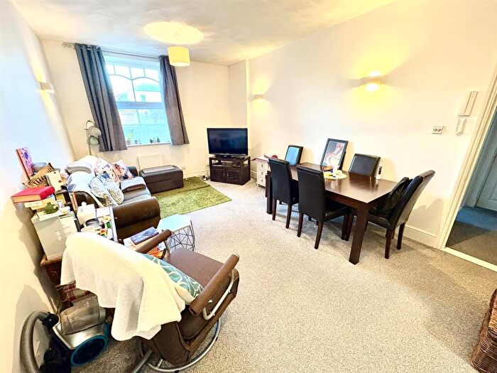 2 Bedroom Flat For Sale In Lawrence Road, Southsea, PO5