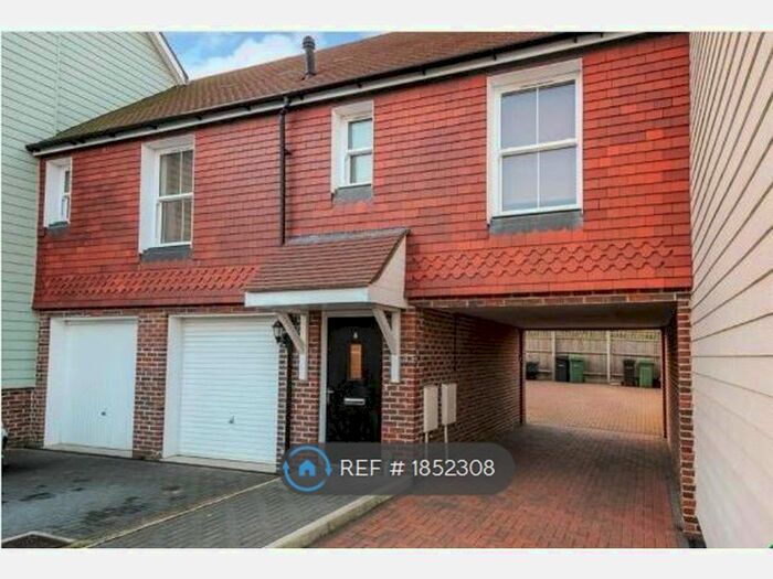 2 Bedroom Flat To Rent In Valley Park, Rye, TN31