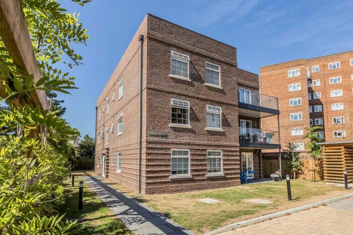 3 Bedroom Flat To Rent In Portsmouth Road, Surbiton, KT6