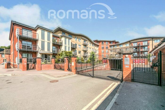 2 Bedroom Apartment To Rent In Quadrant Court, Reading, RG1