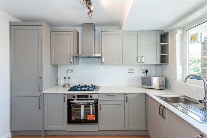 1 Bedroom Flat For Sale In Southern Grove, Mile End, E3