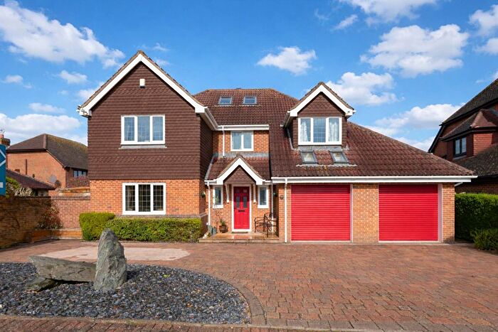 5 Bedroom Detached House For Sale In Lemmington Way, Horsham, RH12